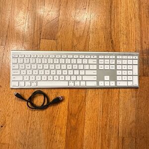 MACALLY keyboard with numbers keypad - NO charging cable - PC and Mac - silver